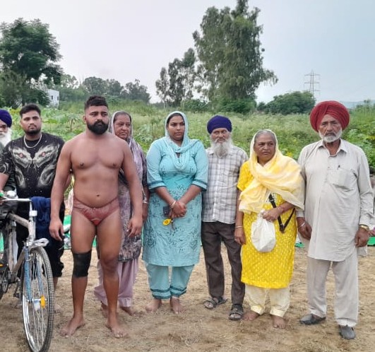 ਦੇਣੋਵਾਲ ਖੁਰਦ (ਬਸਤੀ ਸਾਹਿਸੀਆ) ਛਿੰਝ ਮੇਲੇ ਵਿਚ ਝੰਡੀ ਦੀ ਕੁਸ਼ਤੀ ਸਤਨਾਮ ਨੇ ਜਿੱਤੀ